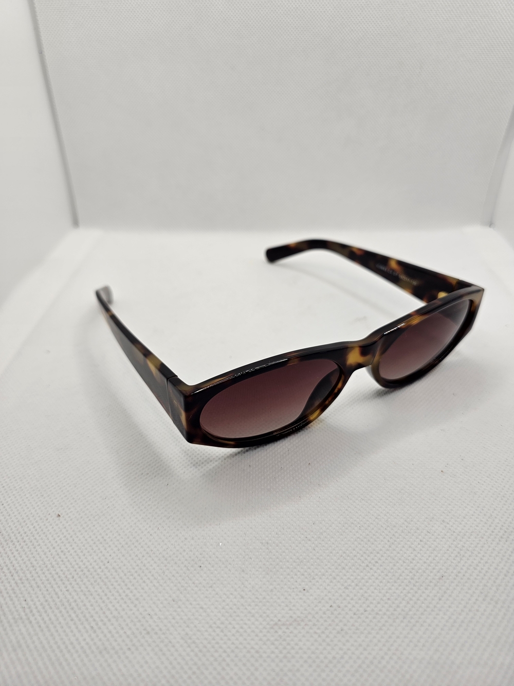 Tortoiseshell Cat-Eye Sunglasses with Brown Gradient Lenses